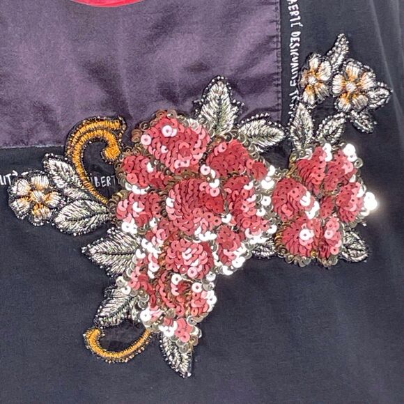 DESIGUAL Graphic Tee T-Shirt Size M Short Sleeve Lips Floral Embellished Black - Picture 7 of 16